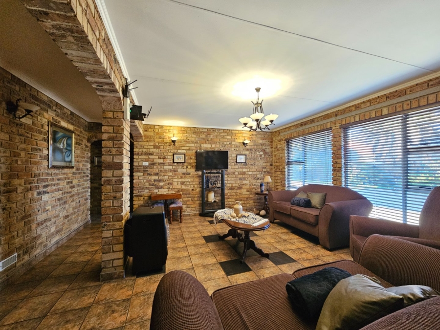 5 Bedroom Property for Sale in Vaalpark Free State